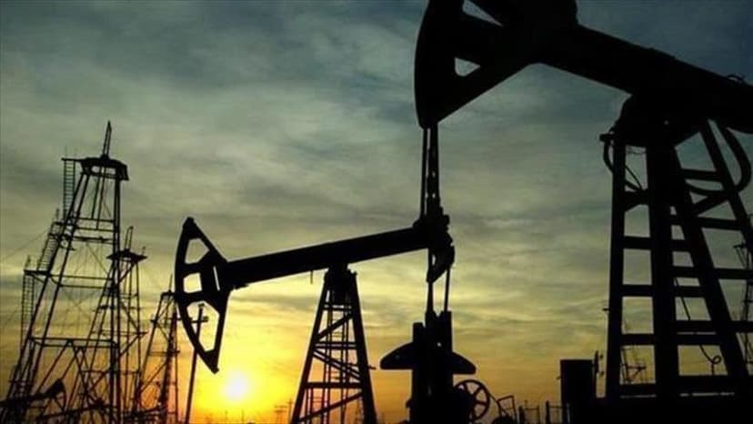 Oil prices are rising as the market is optimistic about trade talks and supply reduction.