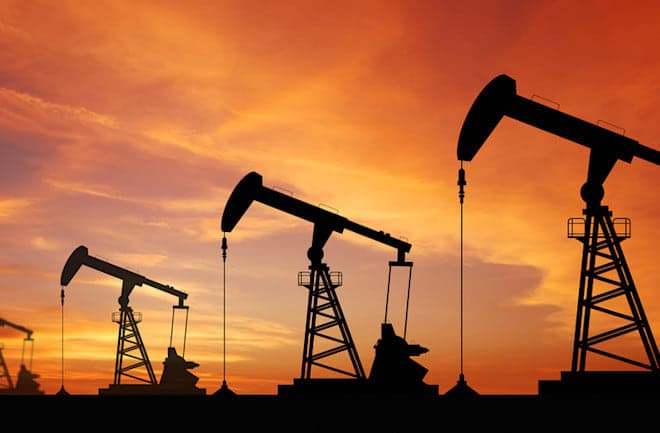 Sharp drop in oil prices amid expectations of a US-Iranian nuclear agreement and increased inventories.