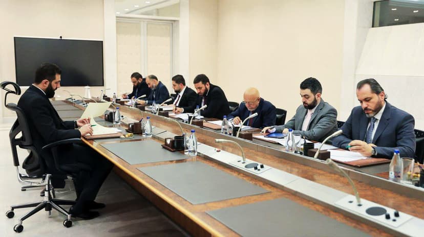 Präsident Ahmed Al-Shar'a diskutiert das neue Investitionsgesetz zur Stärkung der syrischen Wirtschaft.