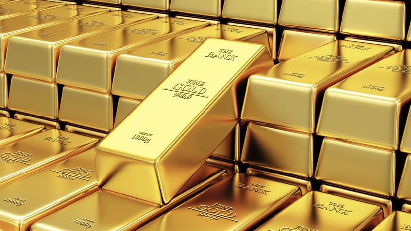 Gold prices rose due to the decline of the dollar and escalating trade tensions.
