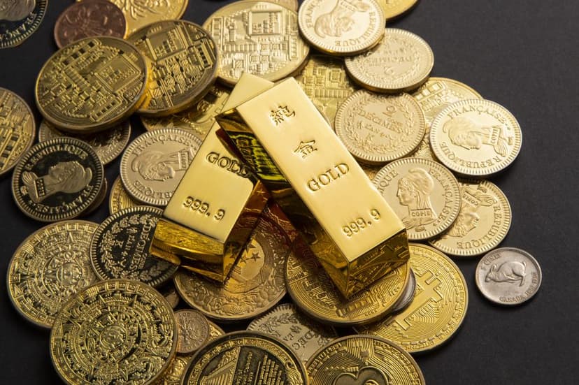 الذهب يصعد لأعلى مستوى أسبوعي بدعم من تراجع الدولار والشكوك الضريبية