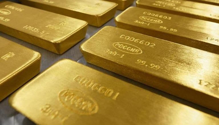 الذهب يحافظ على استقراره في ظل التوترات التجارية وضعف الدولار