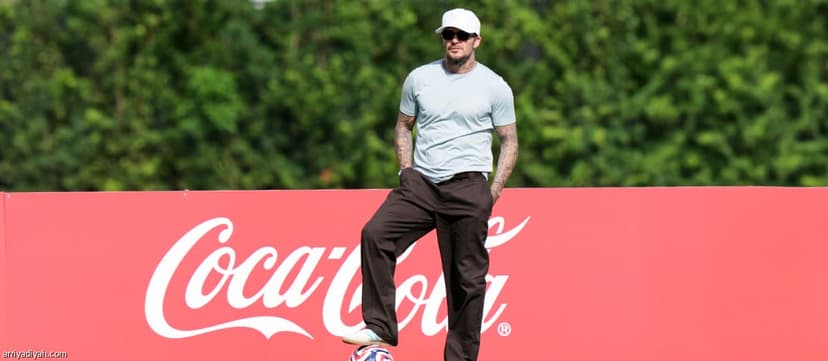 Officiellement... Beckham "Sir" et sa femme "Lady" après avoir reçu l'insigne prestigieux.