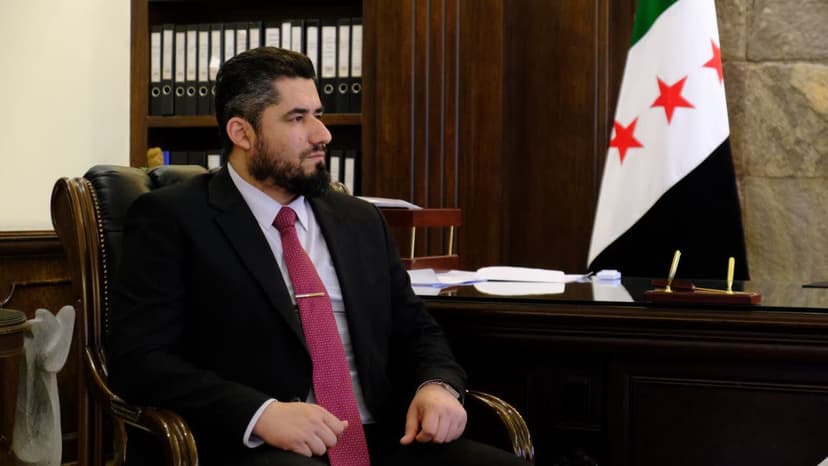 El gobernador de Idlib anuncia el inicio de la construcción de una zona franca al este de la ciudad de Idlib, en la intersección de las carreteras internacionales.