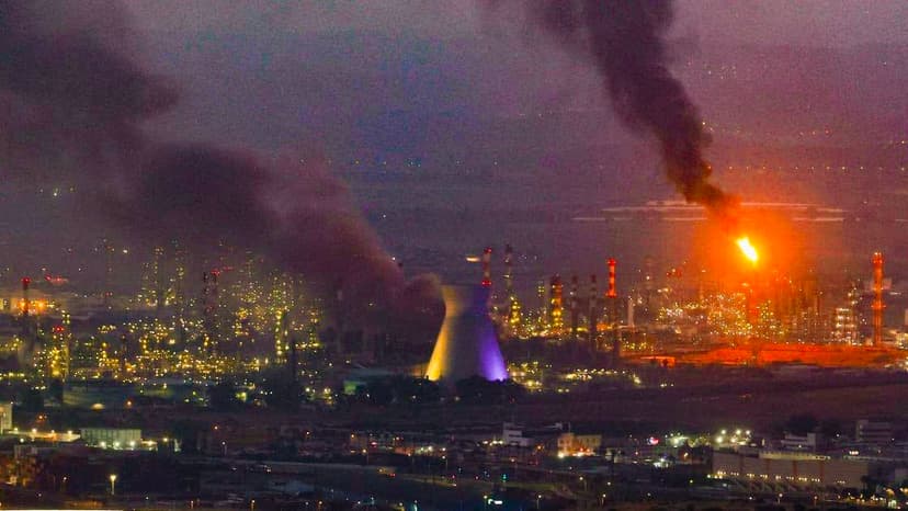 Iranian missiles strike Tel Aviv and Haifa amid Israeli defense failures.