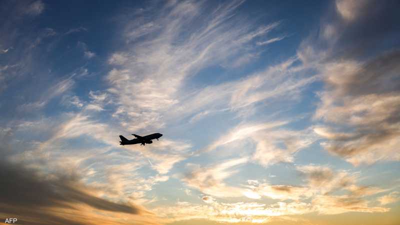 Aterrizaje de emergencia de un avión de periodistas desde la cumbre de Sharm El Sheikh en Nápoles tras sospecha de explosión