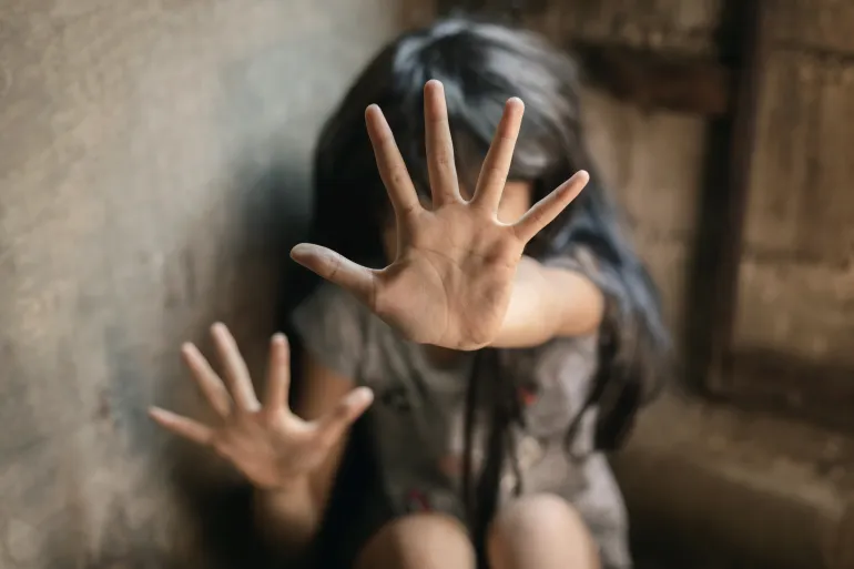 فضيحة في مدرسة دولية بالقاهرة: اعتداء جنسي على ستة طلاب بالمرحلة التمهيدية يشعل الغضب