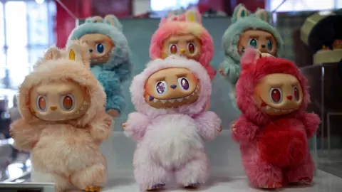 «Labubu» sous le microscope en raison des violations des droits du travail... Des mineurs sur les chaînes de production