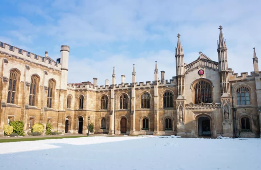 Cambridge Üniversitesi, Silah Sanayisine Yüzlerce Milyonluk Yatırımları Açığa Çıkınca Sert Eleştirilerle Karşılaşıyor