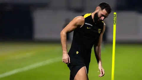 Un revers inattendu menace le transfert de Benzema au Al-Hilal au milieu de la confusion du marché des transferts