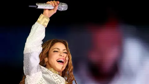 Shakira entzündet den Copacabana-Strand.. Brasilien wählt den Popstar für das jährliche Festival aus