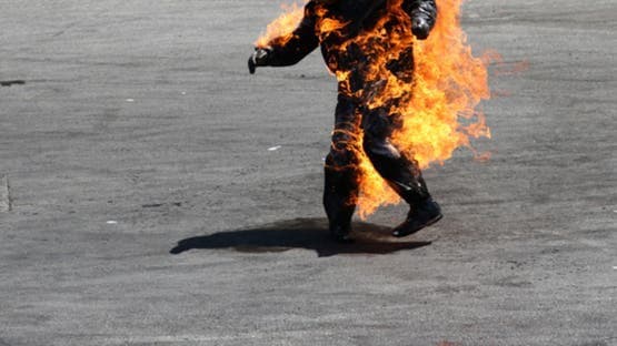 «مزاح قاتل» خیابانهای مصر را به هم ریخت.. نوجوانان دوست خود را در الجیزه به آتش کشیدند