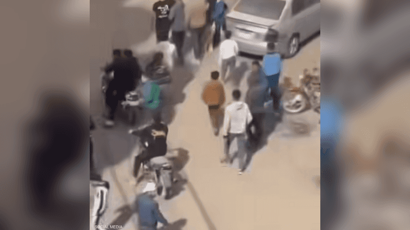 فيديو صادم من القليوبية.. شاب يُجبر على ارتداء ملابس نسائية ويتعرض للإهانة