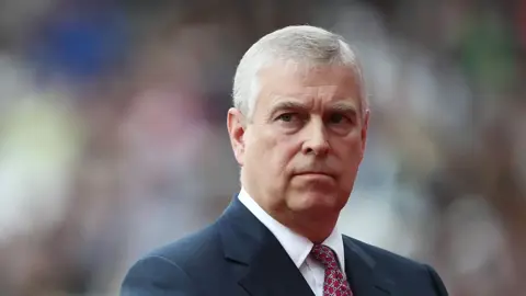 تطور صادم في بريطانيا.. توقيف الأمير أندرو على خلفية ملف إبستين اعتقال مفاجئ في ساندرينجهام