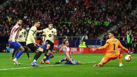 باو كوبارسي يشعل آمال برشلونة قبل مواجهة الإياب ضد أتلتيكو مدريد