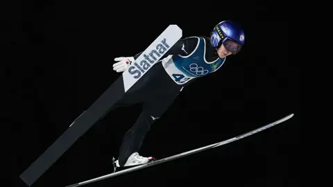 جدل في الألعاب الأولمبية الشتوية: استبعاد 5 متسابقات بسبب بدلاتهن