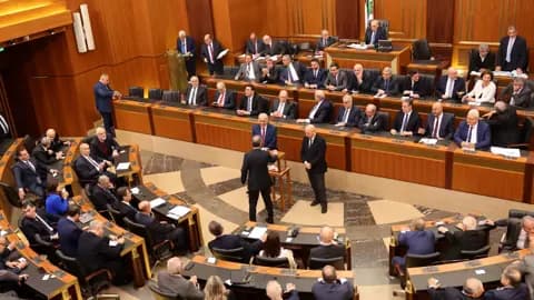 البرلمان اللبناني يوافق على تأجيل الانتخابات التشريعية لعامين وسط الغارات الإسرائيلية