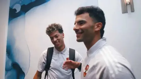 محمود أبو الدهب يتهم زيزو وإمام عاشور بتدمير غرفة ملابس الأهلي