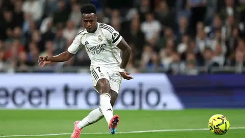 هازارد از وینیسیوس جونیور در مورد بازنشستگی زودهنگام هشدار میدهد .. "فشارهای جمعی بار سنگینی بر دوش بازیکن میگذارد"