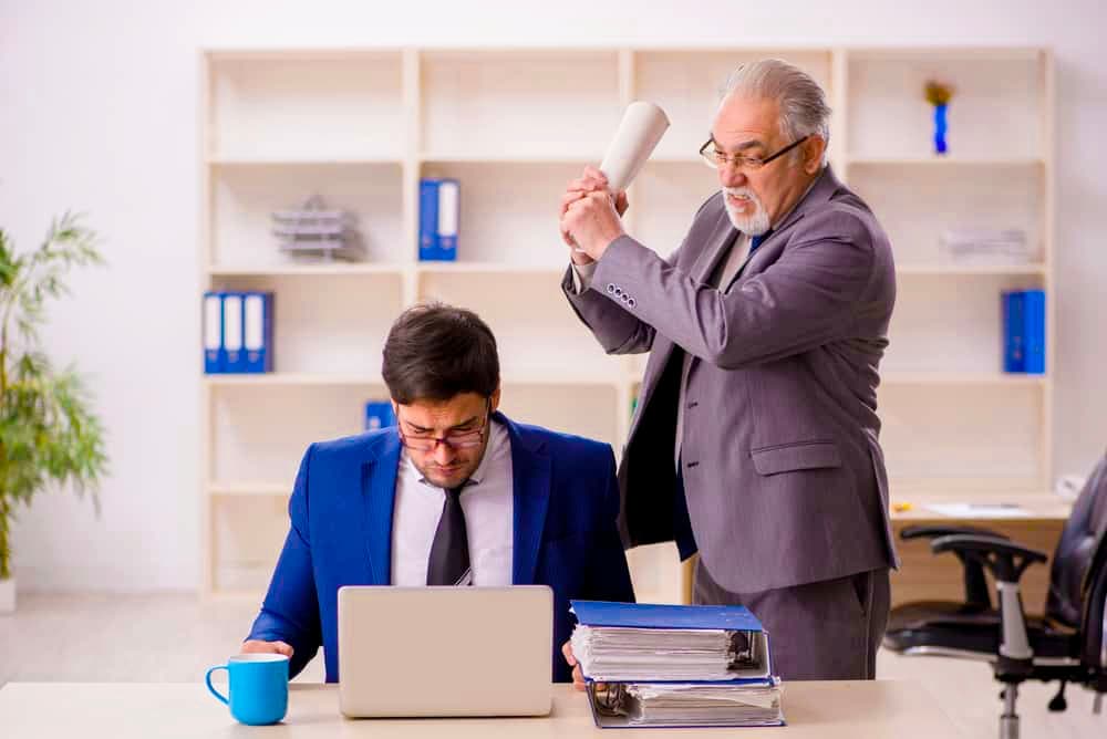 Des problèmes avec votre patron au travail ? Ne vous précipitez pas à démissionner et découvrez des solutions efficaces