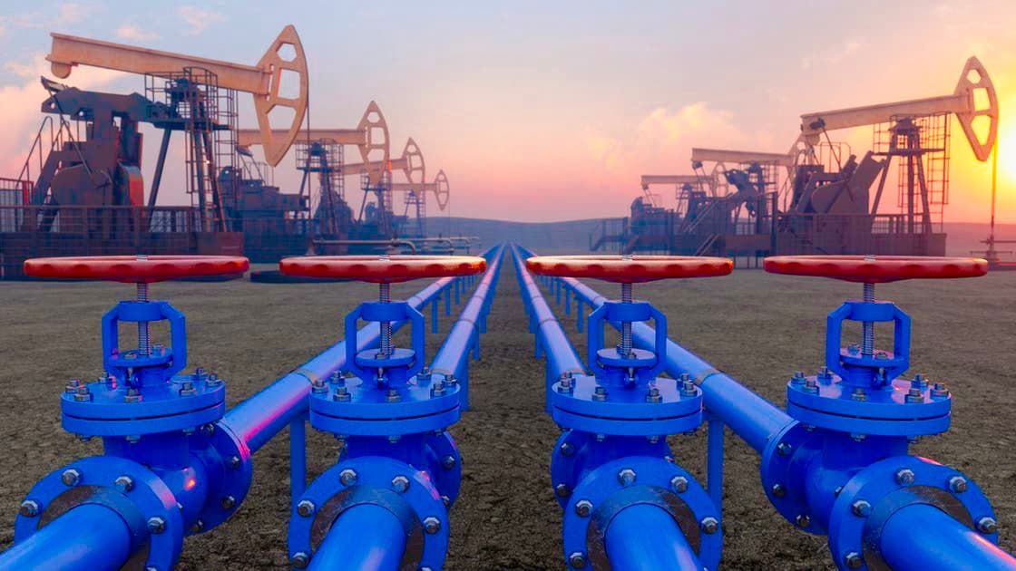 Oil Rises After U.S. Fleet Moves Toward Iran: Does Escalation Threaten Supplies?