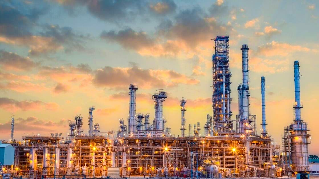 Oil Prices Drop Amid U.S.-Iran De-escalation and Strong Dollar