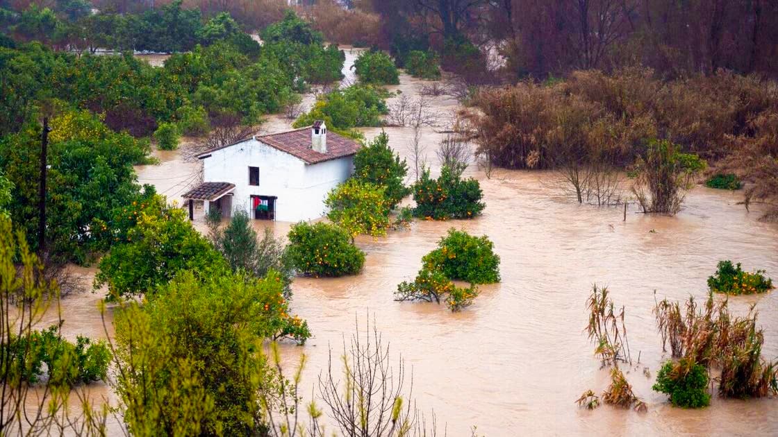 La tempête "Léonard" frappe l'Espagne et le Portugal, et le verglas paralyse l'aéroport de Berlin