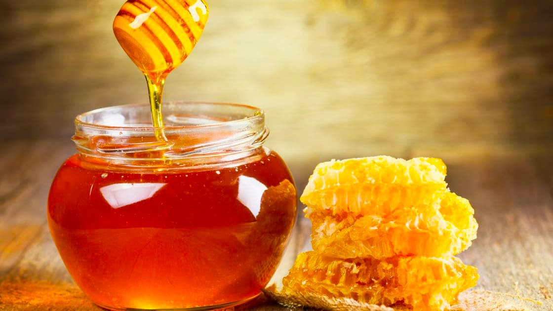 Faits scientifiques étonnants : des nuages massifs à l'empreinte de la langue et au miel