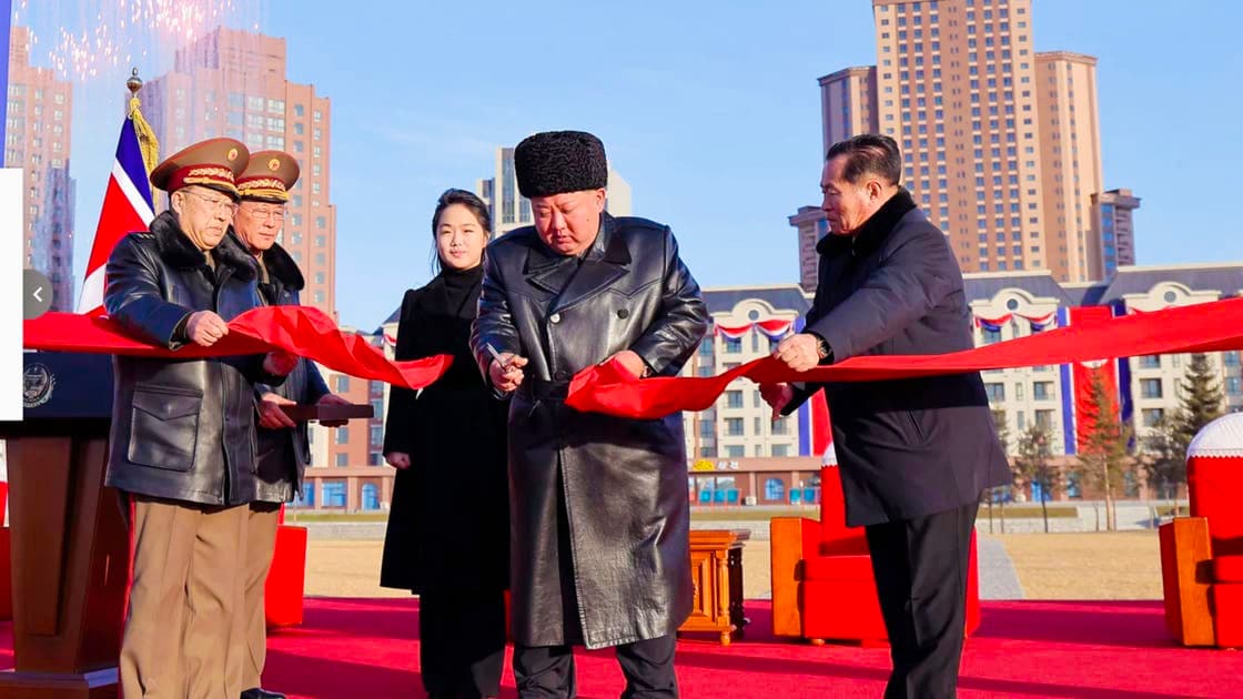 كيم جونغ أون يفتتح حيًا سكنيًا جديدًا لعائلات قتلى الحرب في أوكرانيا