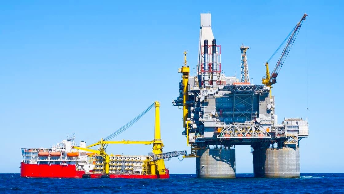 تأرجح أسعار النفط مع تصاعد التوترات الجيوسياسية والتجارية