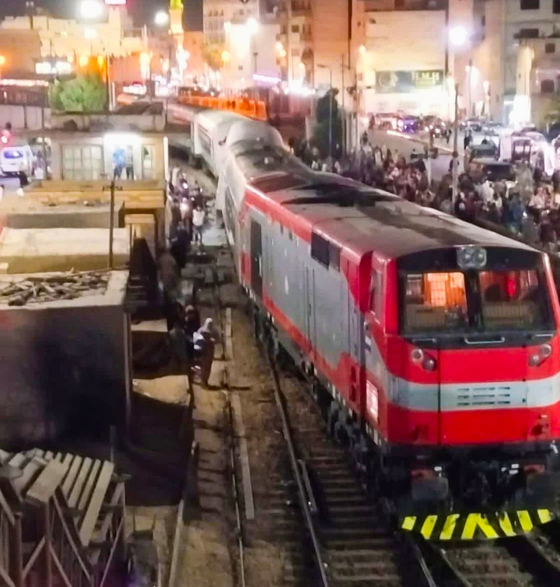 مصر : خروج عربتي قطار عن القضبان بالأقصر وتوقف مؤقت للحركة