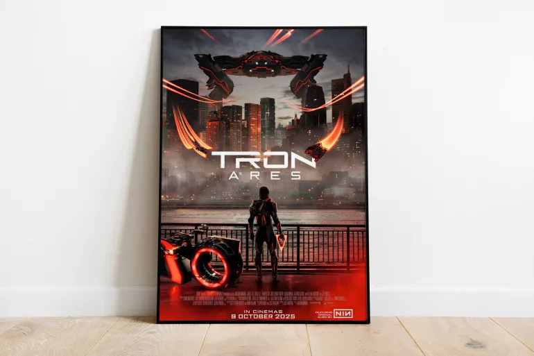 Der enttäuschende Start .. Der Film «Tron: Ares» führt die US-Kinocharts an, aber der Glanz ist schwach!