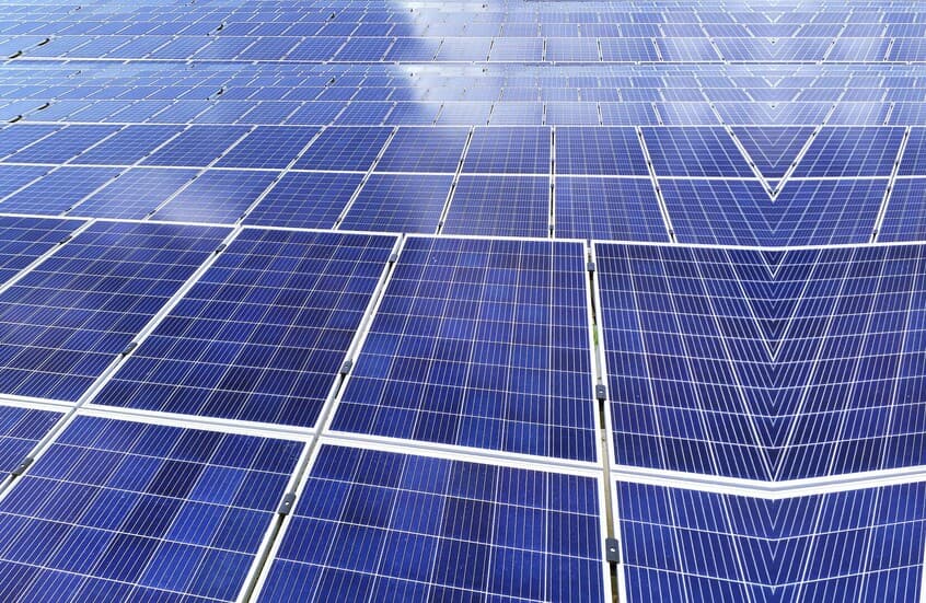 الإمارات تطلق أكبر مشروع للطاقة الشمسية في العالم بقدرة 5.2 غيغاواط وتكلفة تتجاوز 22 مليار درهم