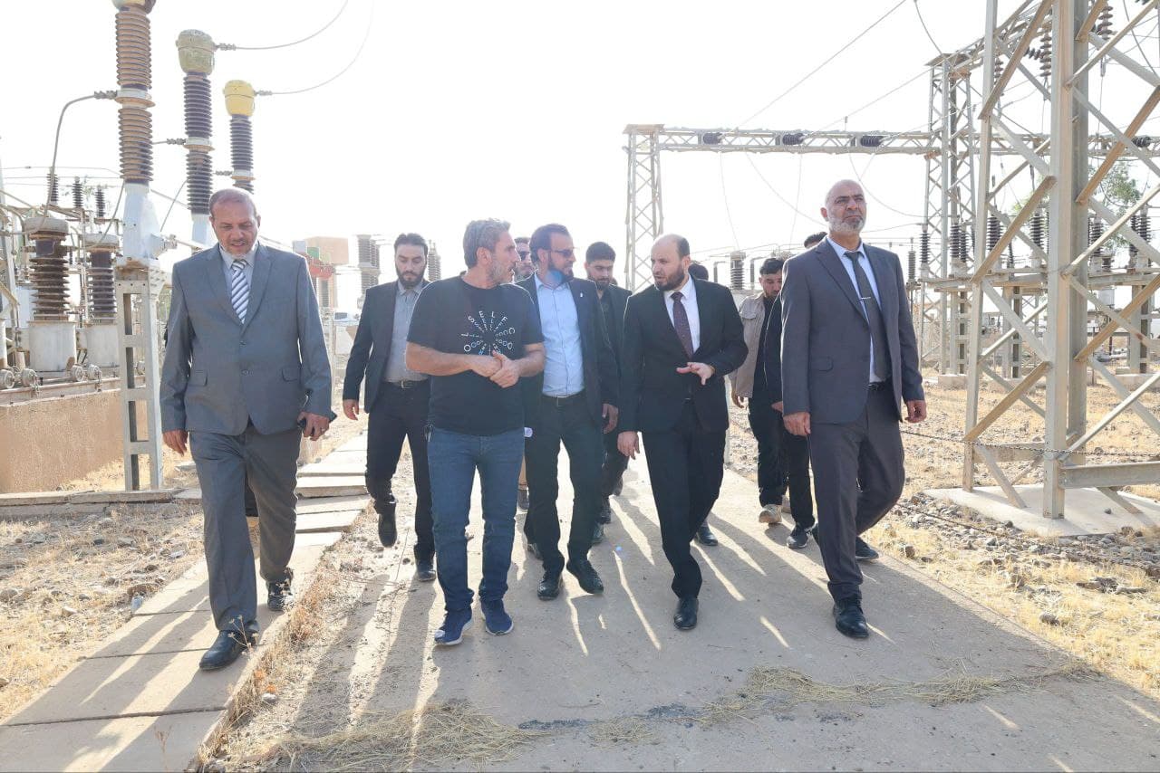 وزير الطاقة يتفقد مشاريع المياه والكهرباء في دير الزور ويؤكد استمرار خطط التأهيل