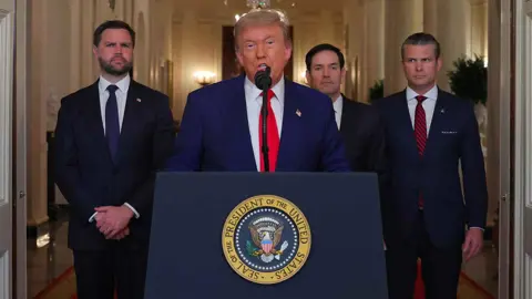 Trump sugiere intervención terrestre en Venezuela: "Ahora estamos mirando hacia la tierra"
