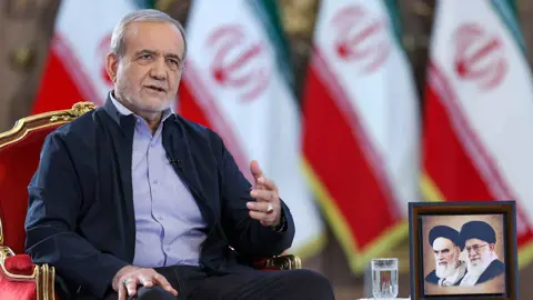 Bezhakian: Irán duerme sobre el oro pero tiene hambre debido a la mala gestión