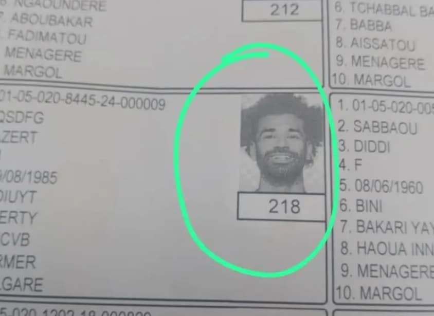 Mısırlı yıldız Mohamed Salah'ın fotoğrafı Kamerun'daki seçmen listelerinde yer aldı ve geniş bir tartışma yarattı