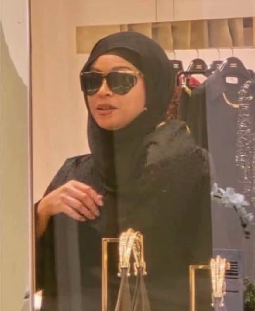 Beyoncé zieht in Doha mit dem Hijab alle Blicke auf sich.. Weltweite Eleganz mit arabischem Flair